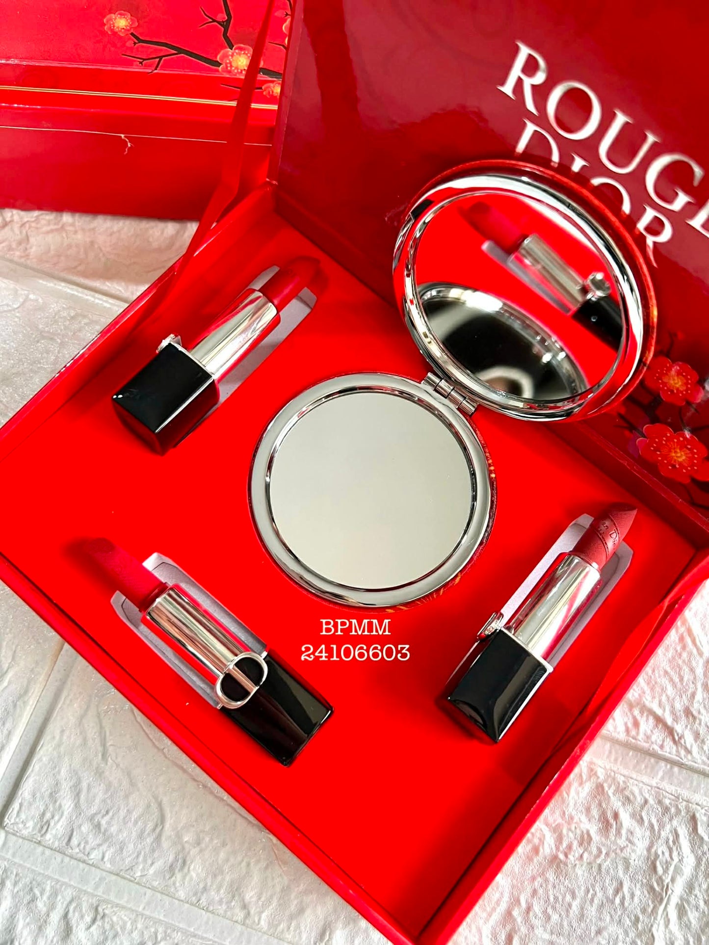 Coffret Rouge à Lèvres 4 Pieces Avec Sac Cadeaux
